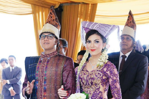 Model Kebaya Pengantin Adat Batak Modern dan Elegan | Meenikah.Com