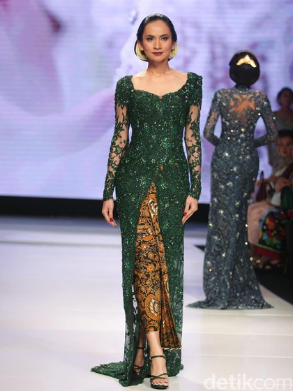 5 MODEL  BAJU KEBAYA  MODERN  2021 YANG WAJIB KAMU PAKAI 