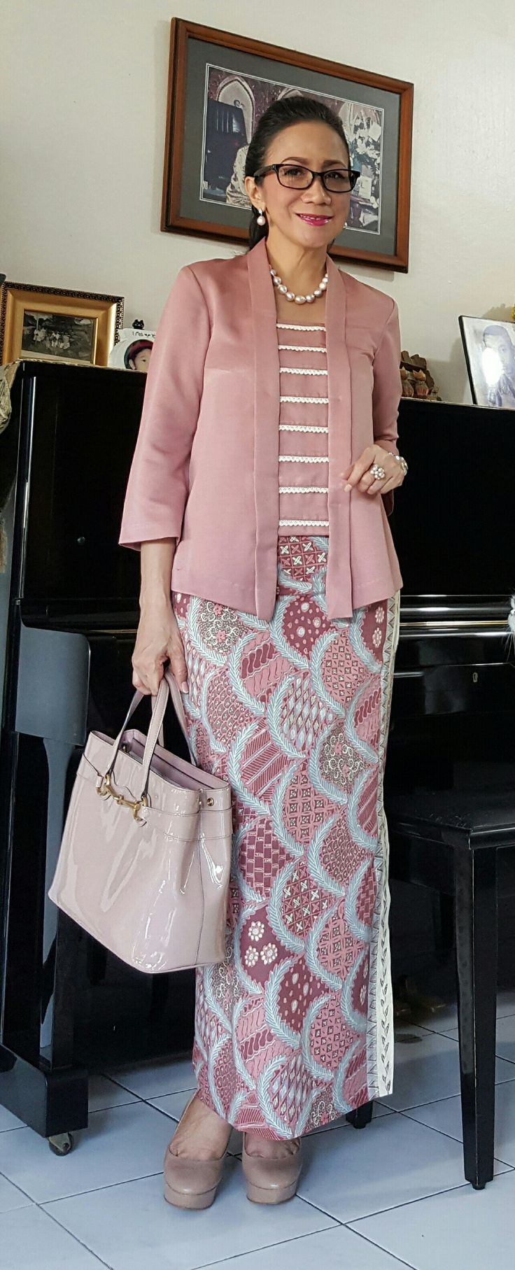 091ac513e61565ea8ea780b98f7f3eb2–kebaya-kutu-baru-brokat-kebaya-kutu-baru-modern