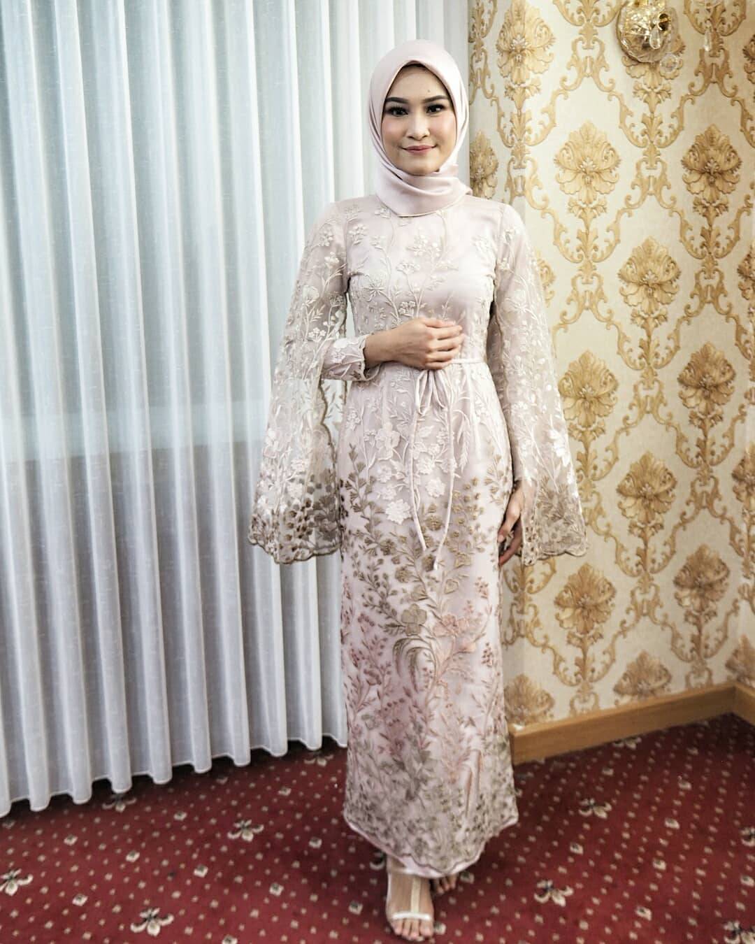 Gambar Gaun Kebaya Pesta Muslim Wa 081392840553 Jual Dress Brokat Baju Kebaya Modern