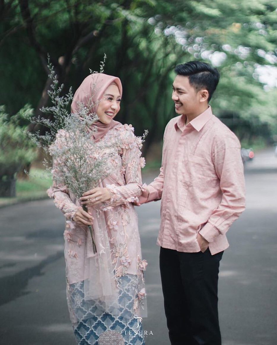 GOLAUNDRY_-_Kebaya_Couple_untuk_Lamaran_01