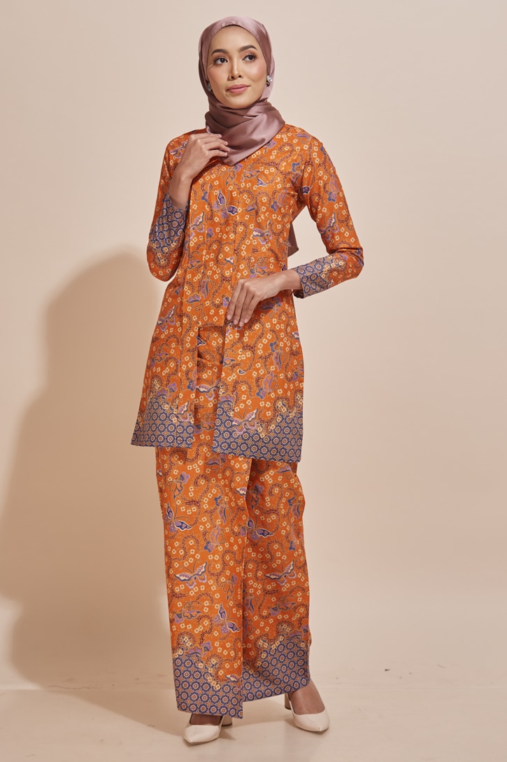 Habra-Haute-Kyna-Kutu-Baru-Kebaya-Moden-Kebaya-Modern-Baju-Kurung-Batik-Baju-Kebaya-Malaysia-Batik-Malaysia-Batik-Indonesia-Koleksi-Raya-2019-KY01-8