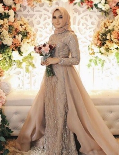 Featured image of post Kebaya Pengantin Jawa Modern Hijab Nikmati juga pengalaman menyenangkan lebih hemat untuk berbelanja gaun pengantin hijab modern dengan bebas ongkir hingga fitur cicilan 0 dari berbagai bank