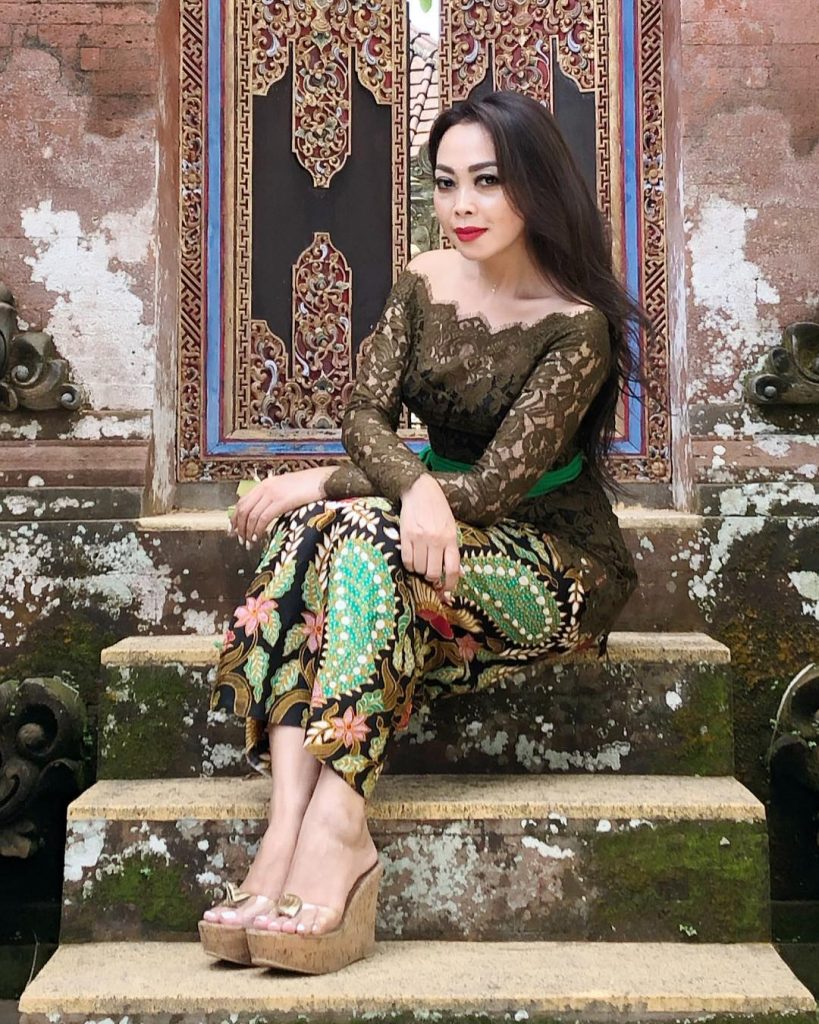 Berikut Inspirasi Aneka Model  Busana Kebaya  Bali  Yang 