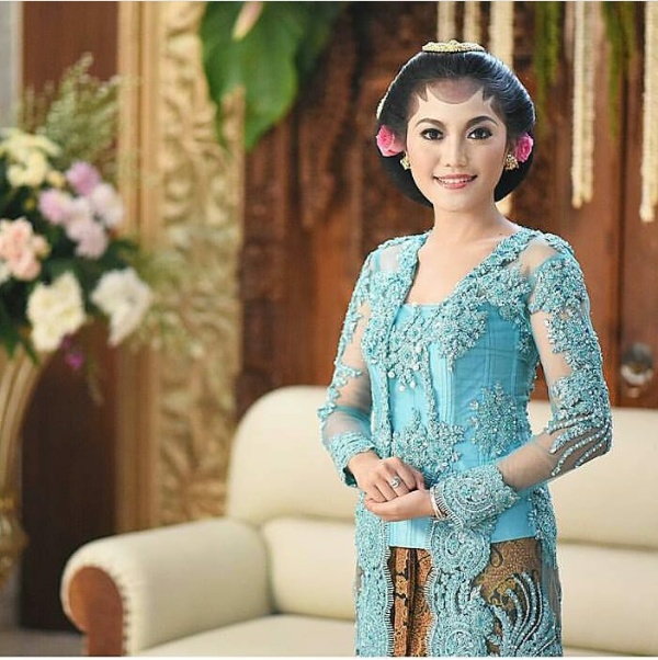 model-kebaya-batik-birumuda