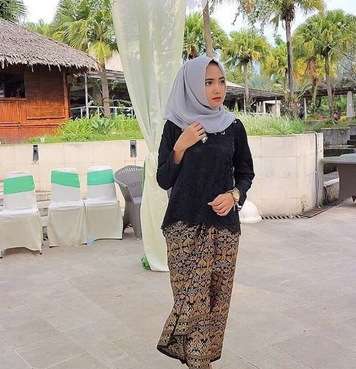 model-kebaya-brokat-kutu-baru