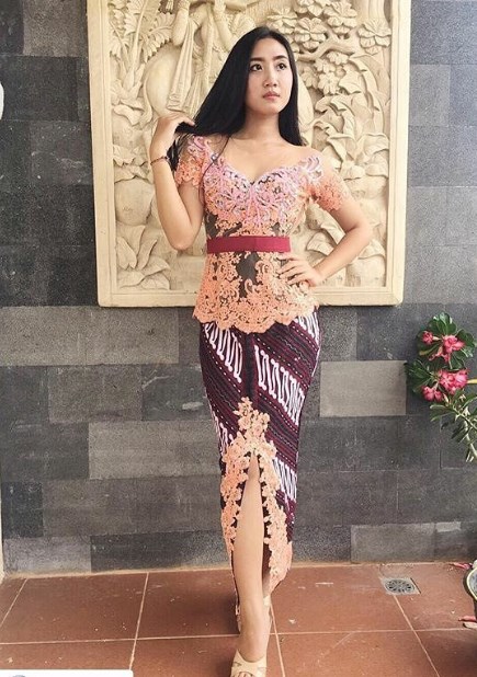 model-kebaya-kutu-baru-brokat-modern-1