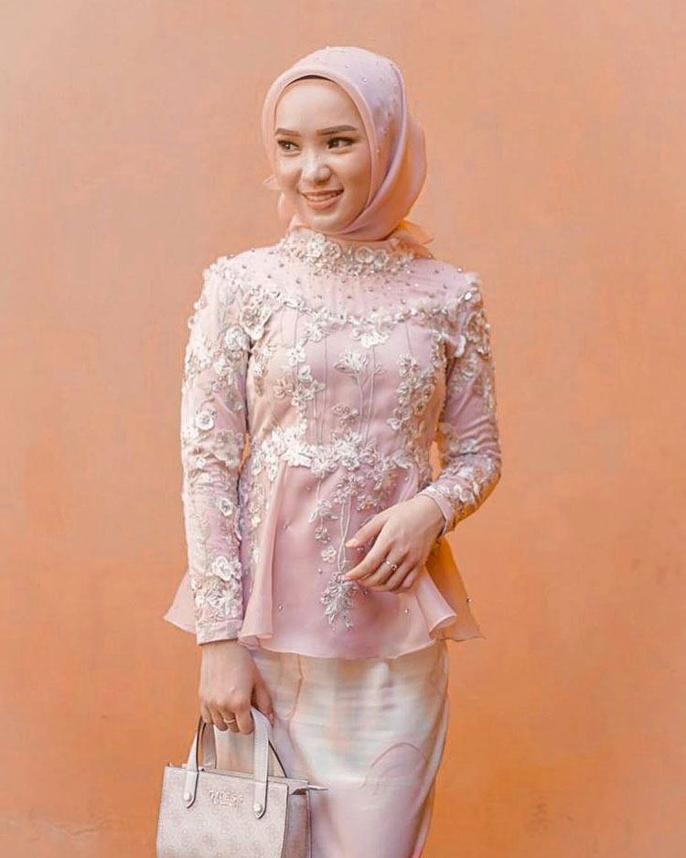 model-kebaya-wisuda-muslimah-syari